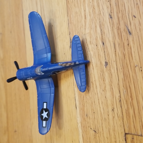 Maisto F4U-1D Corsair with stand - Picture 6 of 11